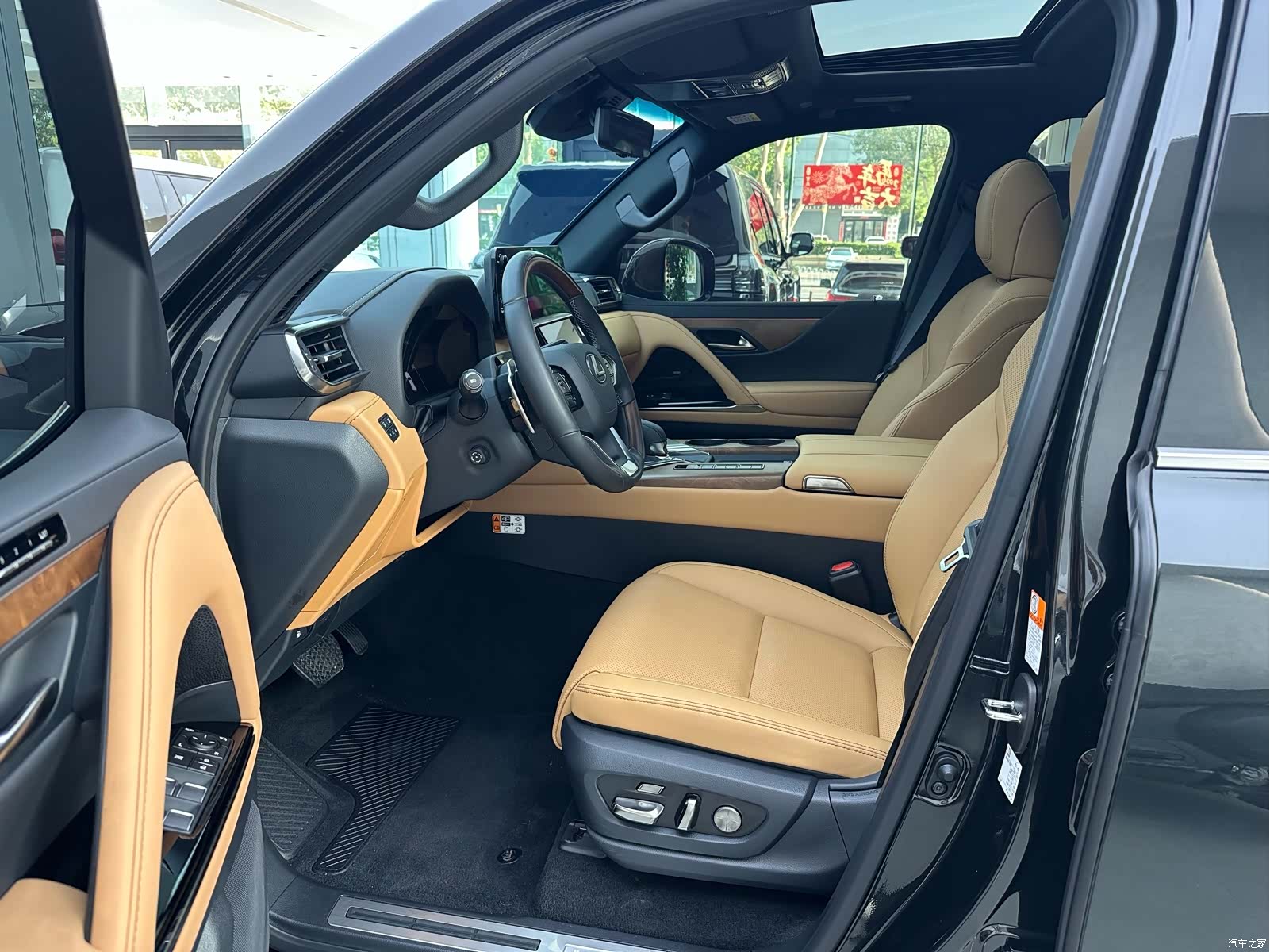 Lexus LX, 2025 4