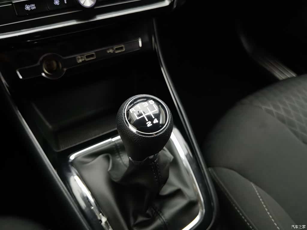 Roewe i5, 2019 13