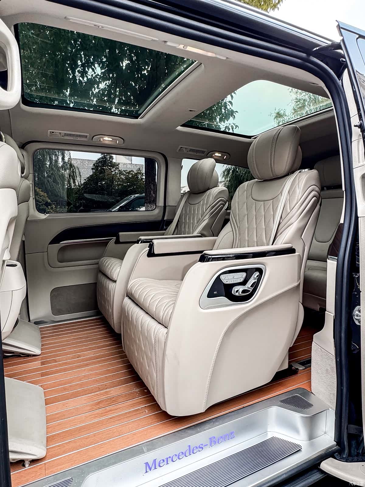 Mercedes-Benz V-Class, 2021 12