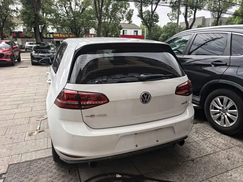 Volkswagen Golf GTI