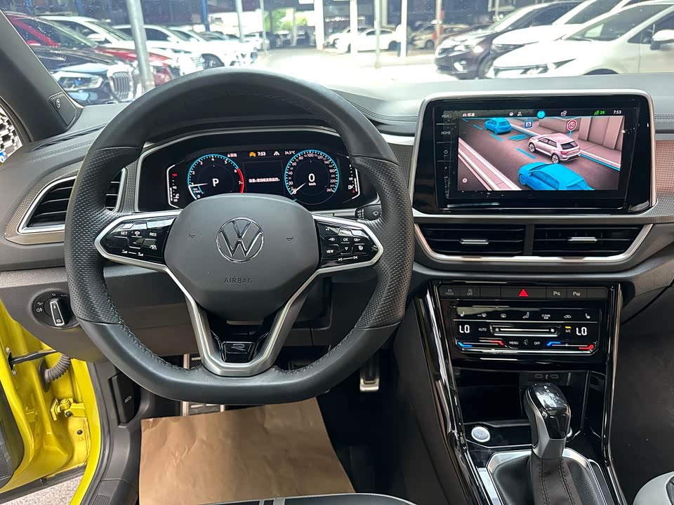 Volkswagen T-ROC exploring Songs