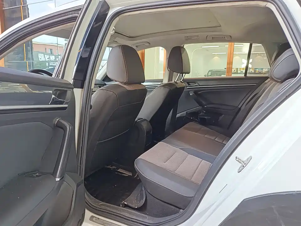 Volkswagen C-TREK Wei Collar