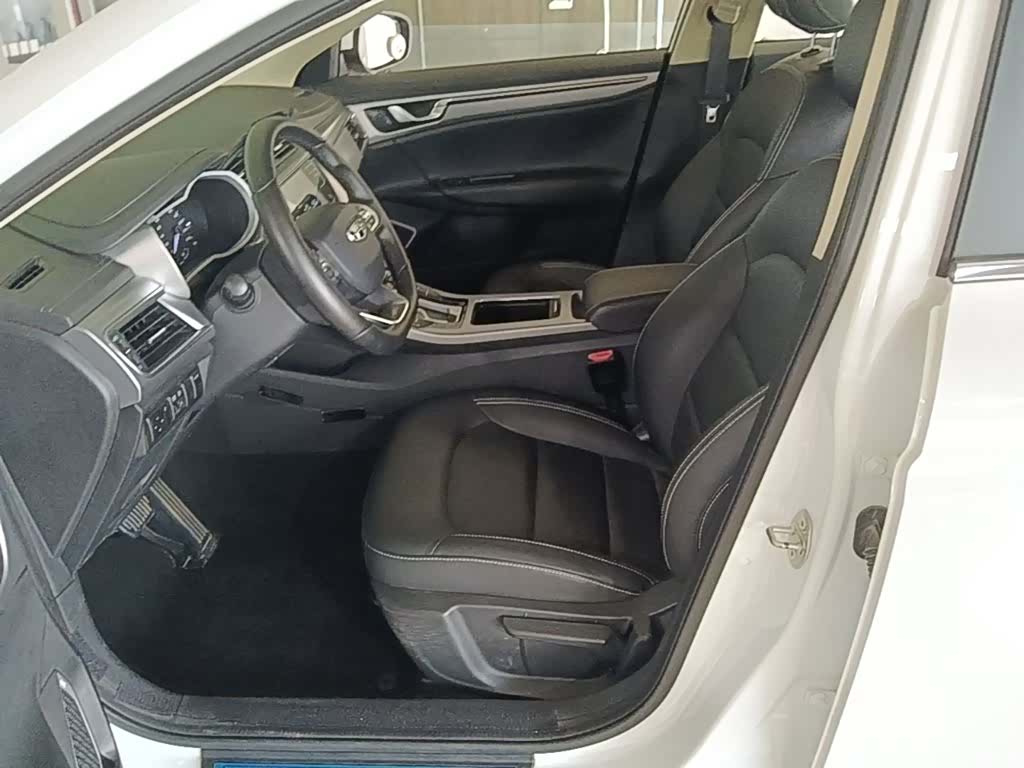 Geely Emgrand, 2019 15
