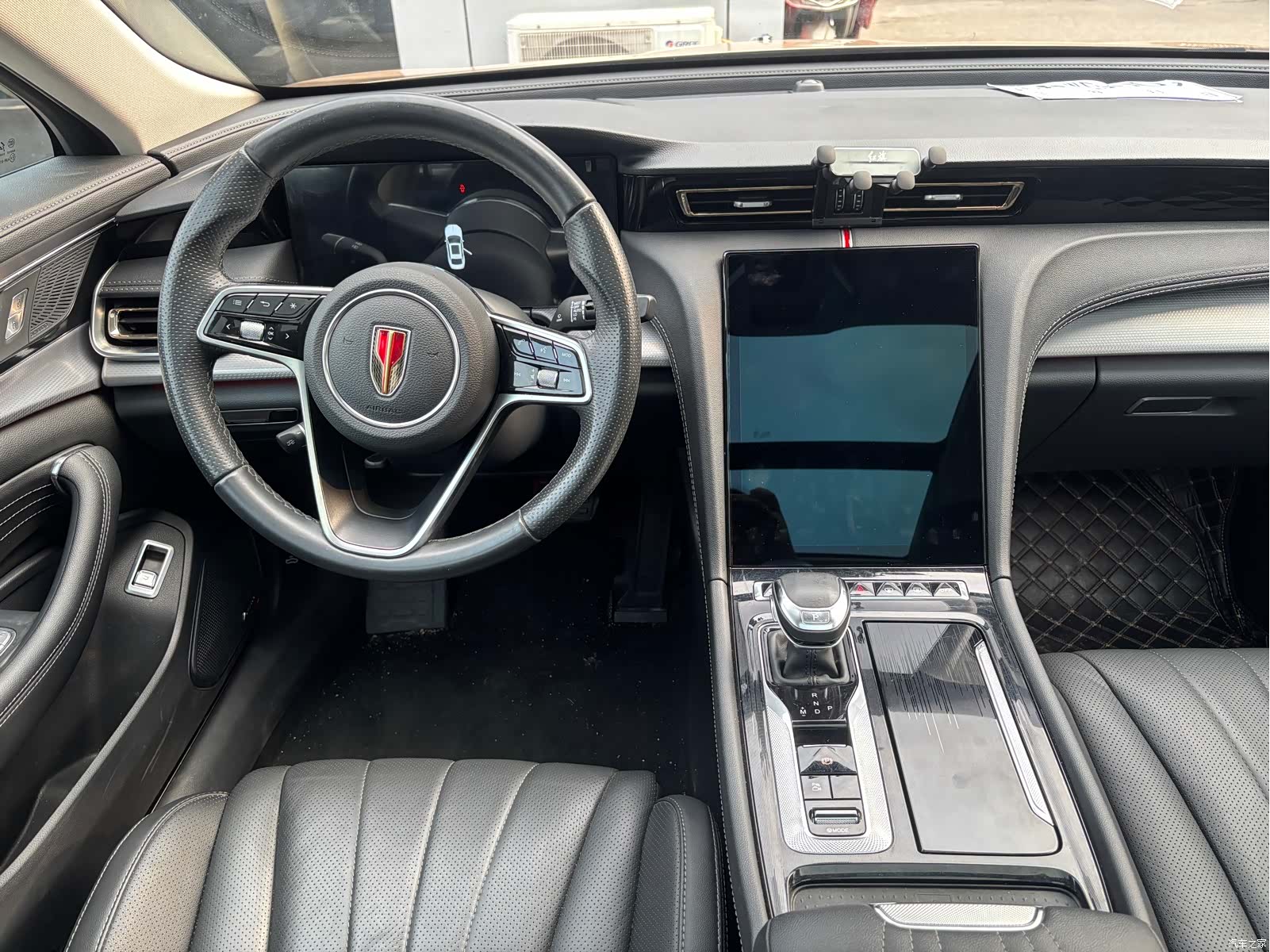 Hongqi H5, 2024 7