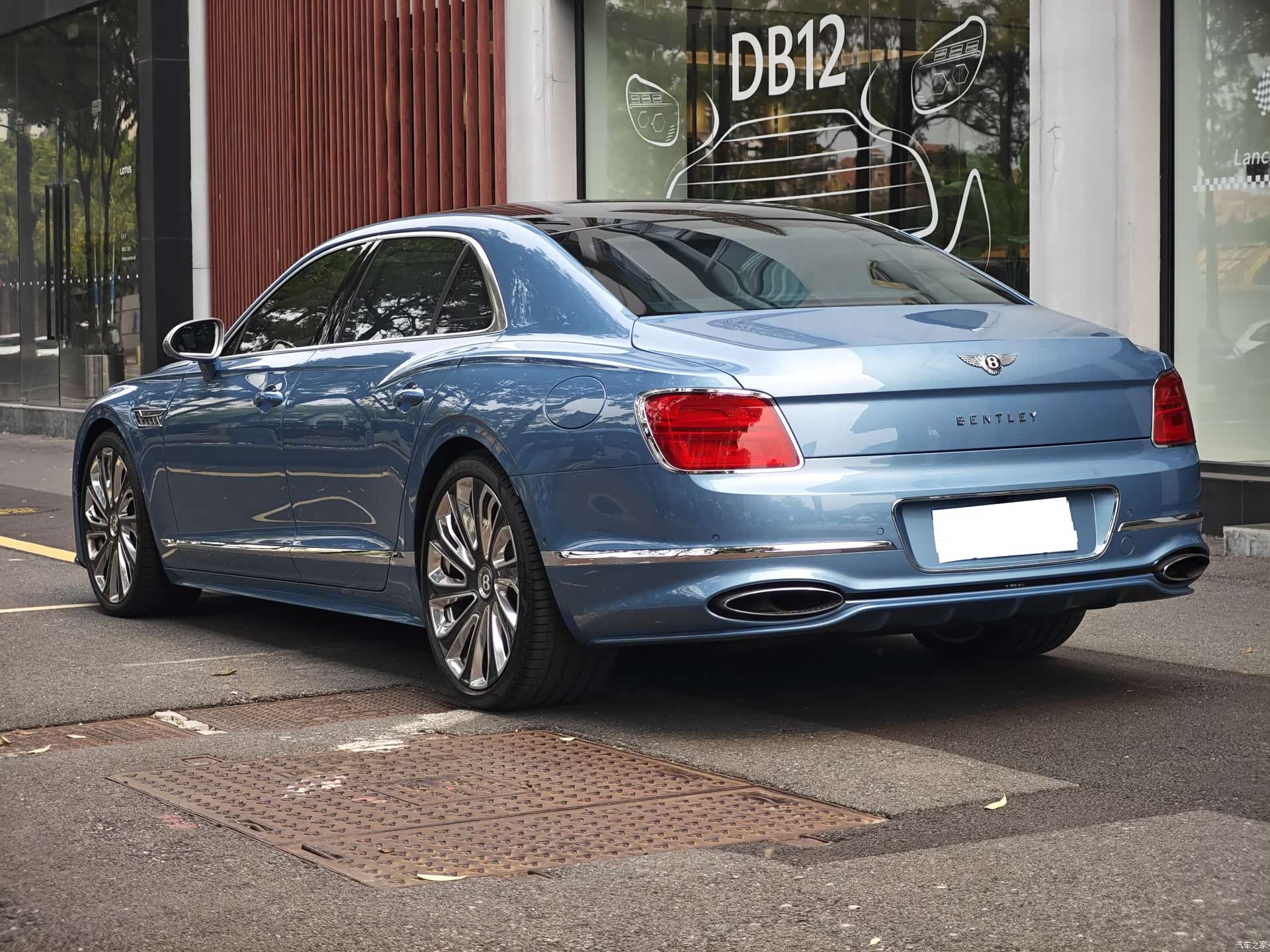Bentley Flying Spur, 2025 23