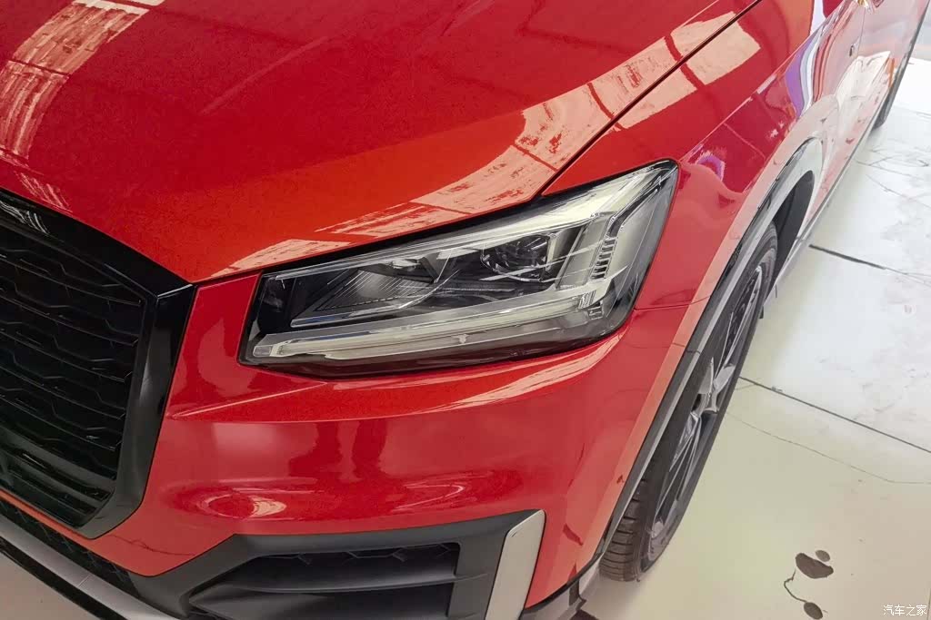 Audi Q2L, 2020 все фото