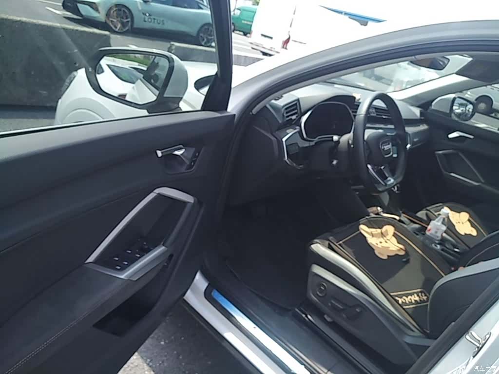 Audi Q3, 2023 16