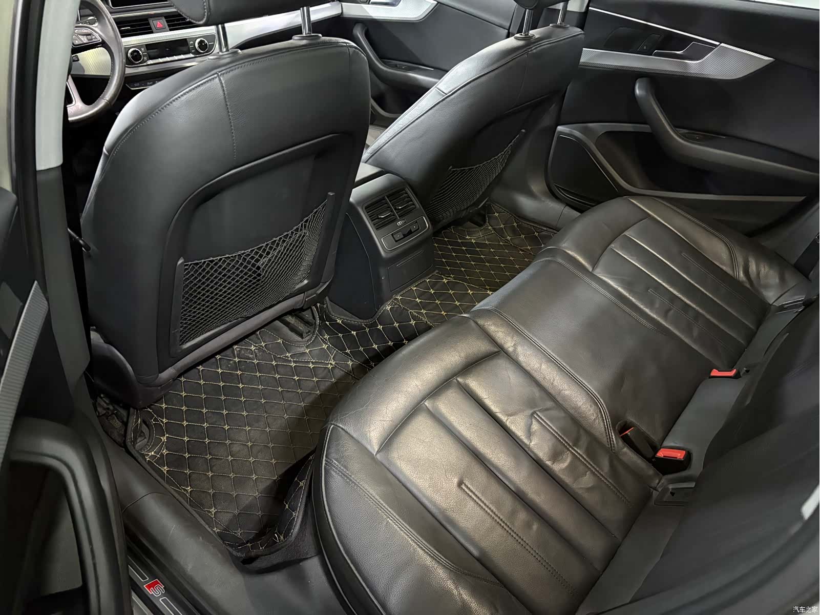 Audi A4L, 2018 все фото