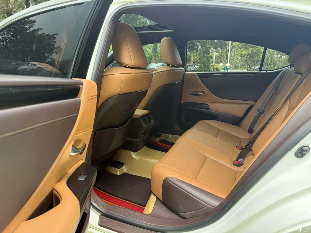 Lexus ES, 2021 6