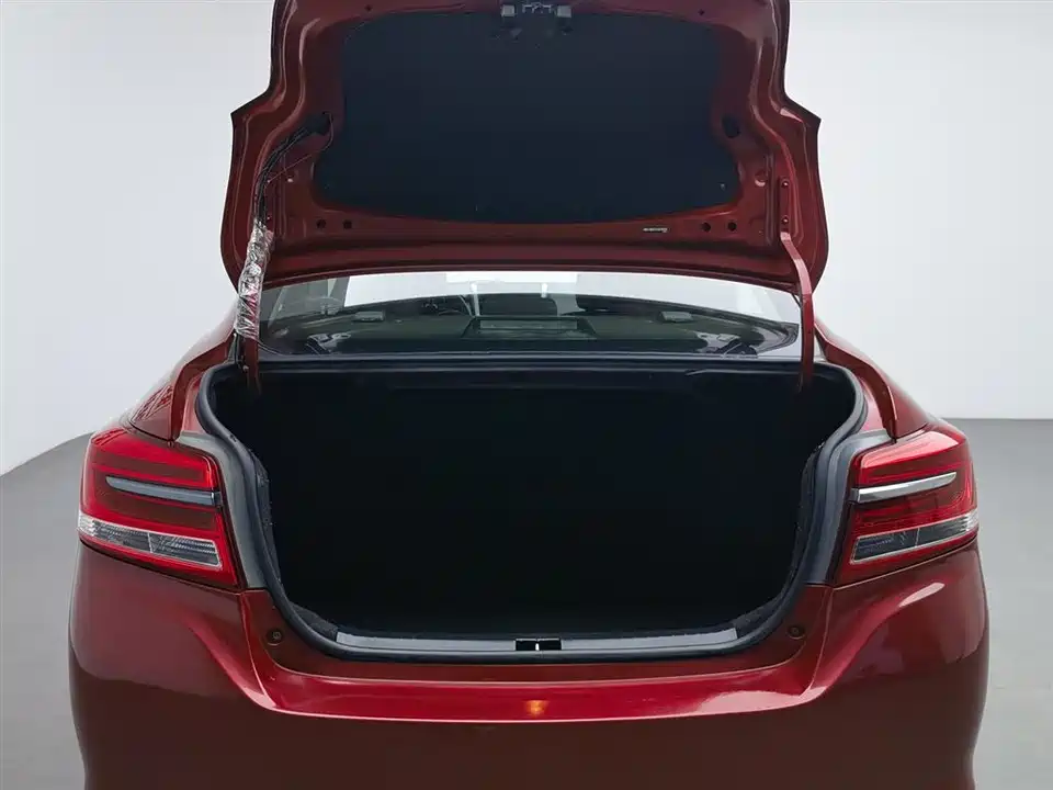 Toyota YARiS L to enjoy