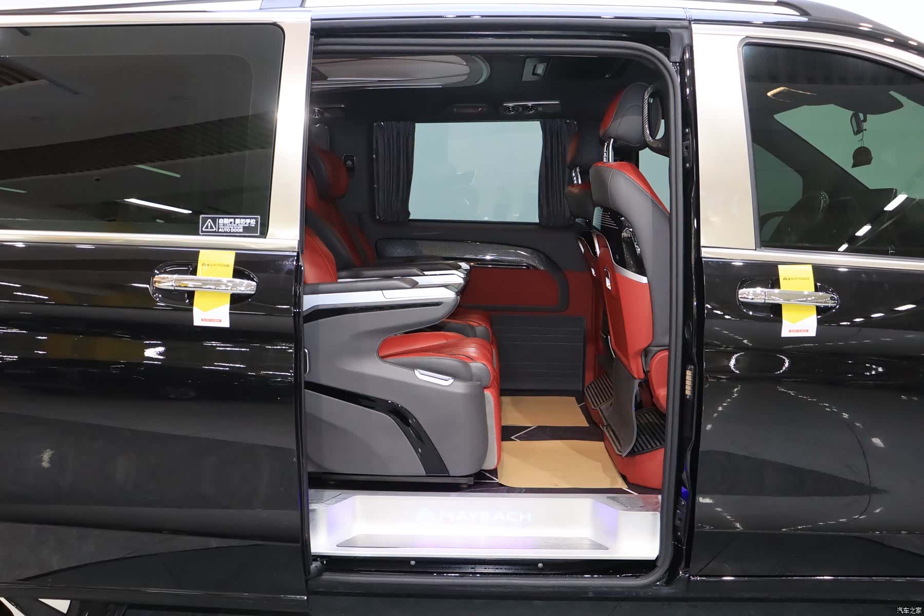 Mercedes-Benz 7, 2023 12