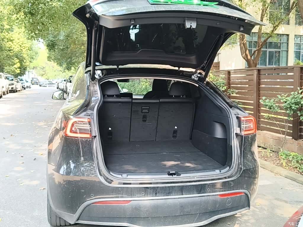 Tesla Model Y, 2024 19