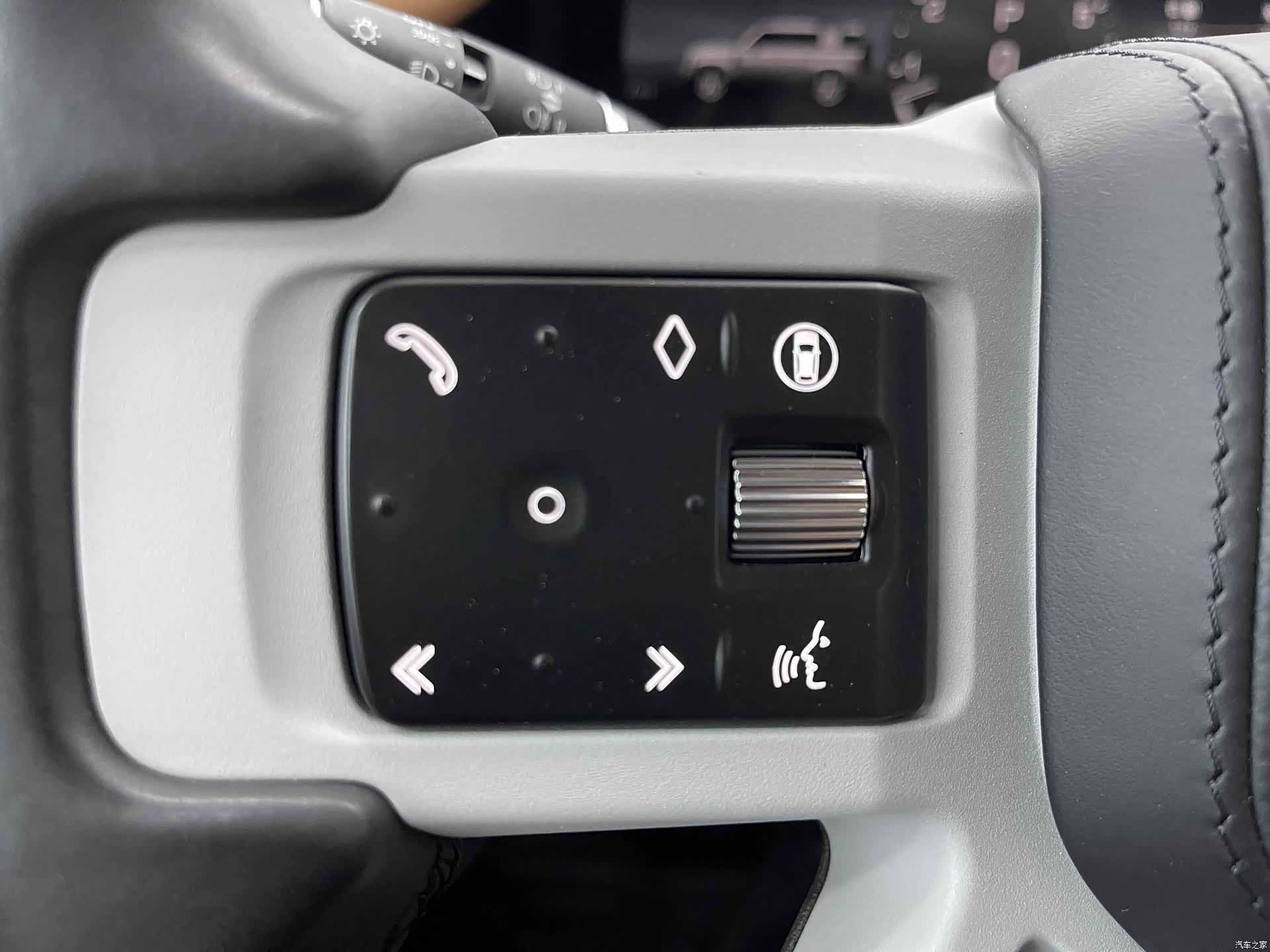 Land Rover Defender, 2024 17
