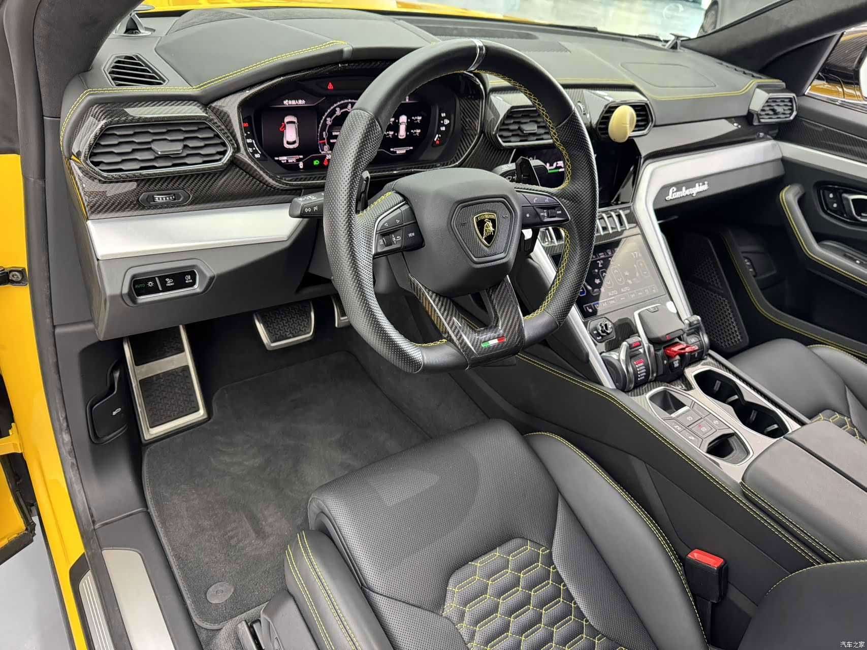 Lamborghini Urus, 2023 12