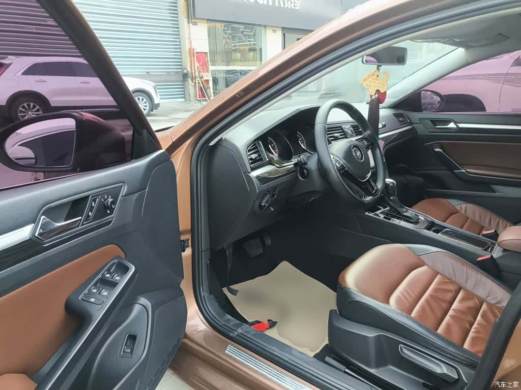 Volkswagen Lamando, 2015 12