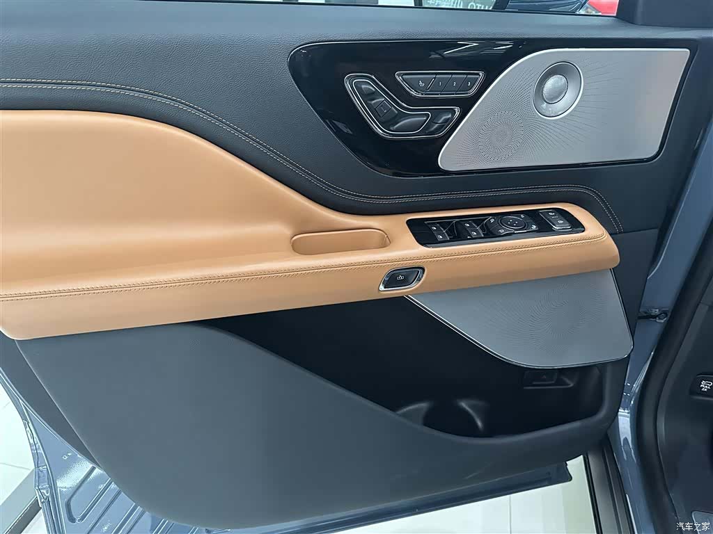 Lincoln Aviator, 2025 6