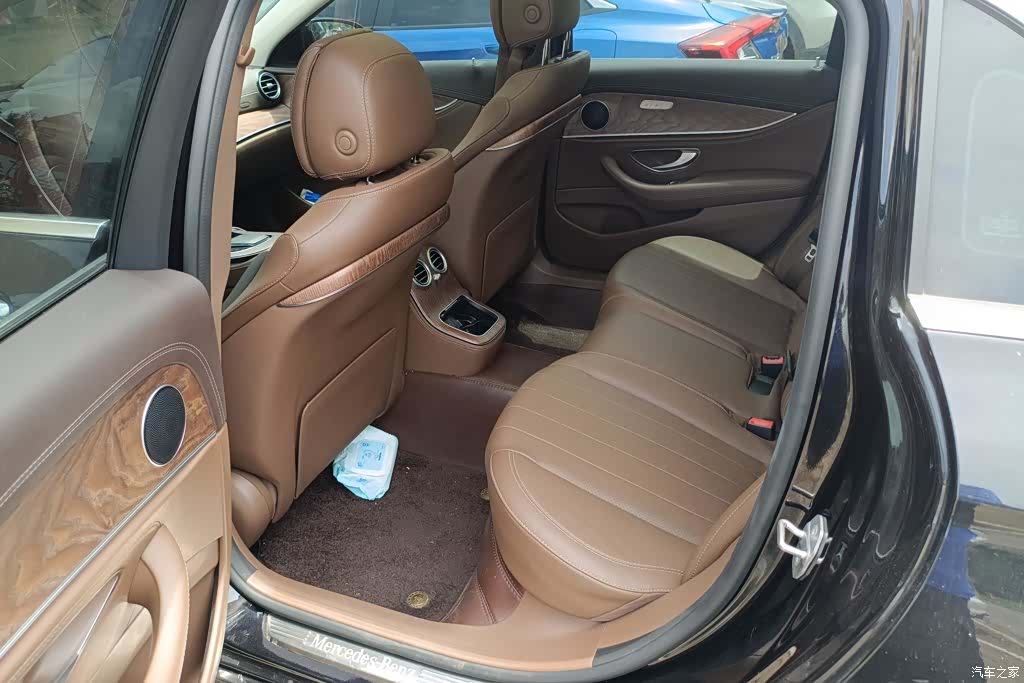 Mercedes-Benz E-Class, 2023 11