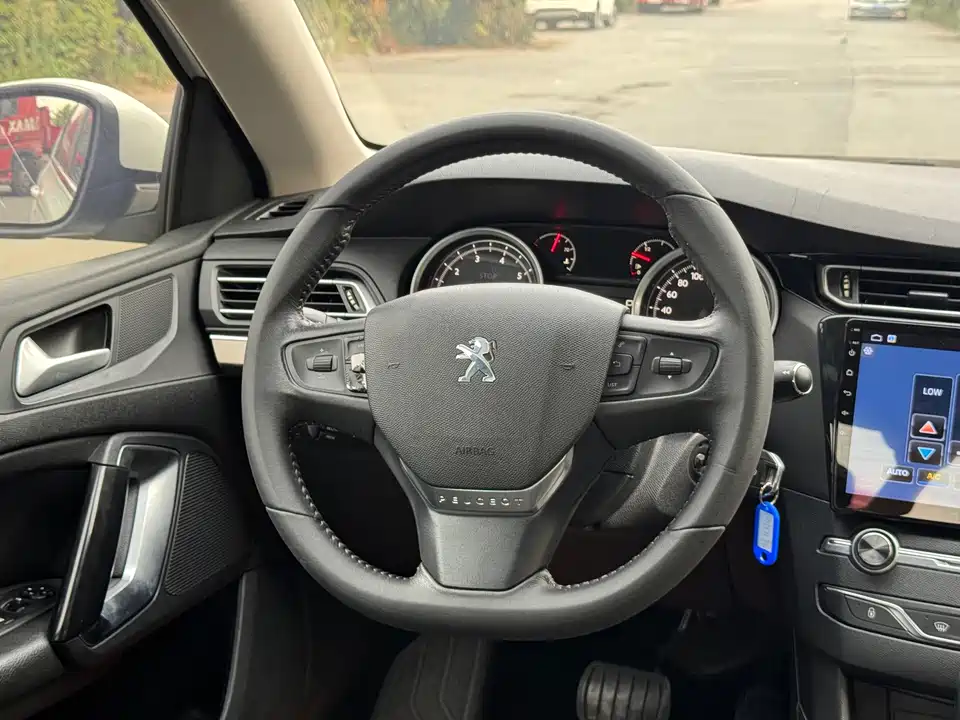 Peugeot 408