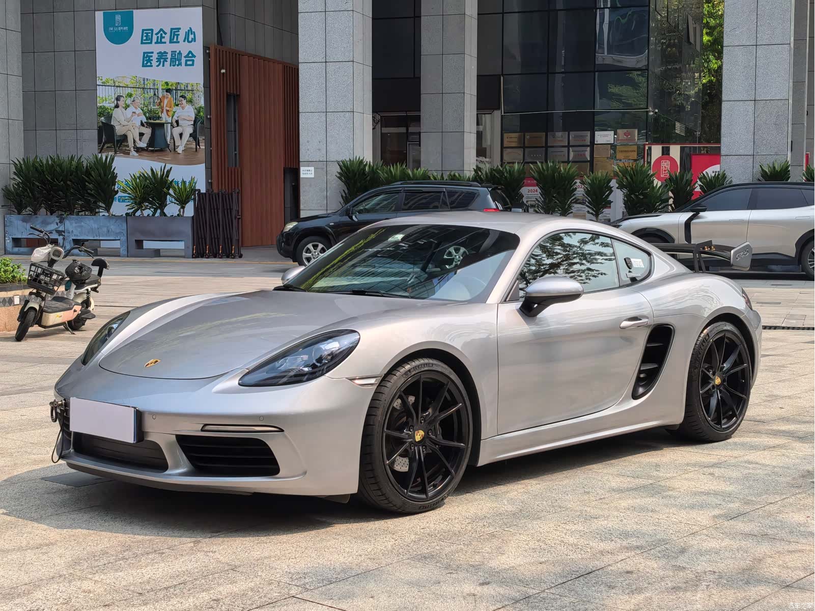 Porsche Cayman, 2017 1