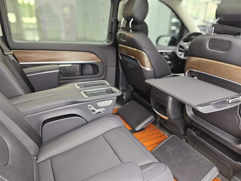 Mercedes-Benz V-class