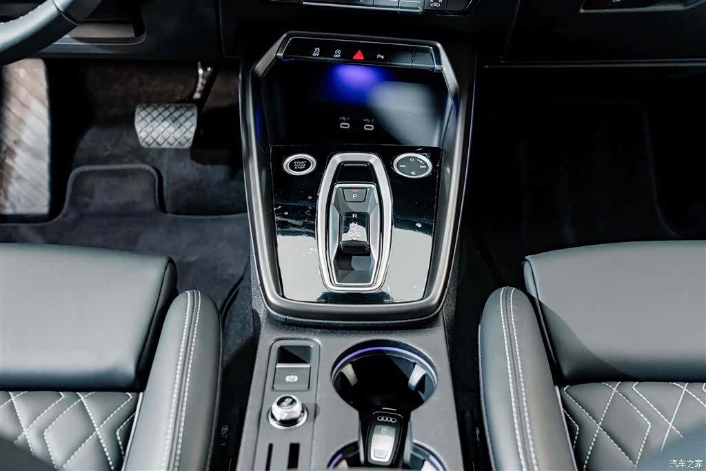 Audi Flying Spur, 2025 11
