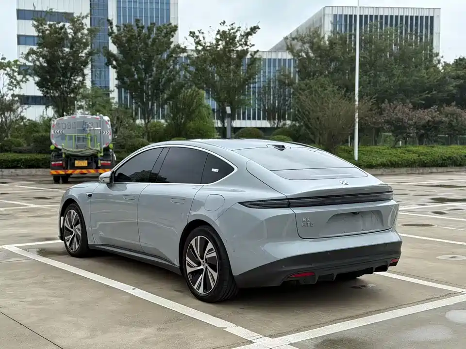 NIO ET5