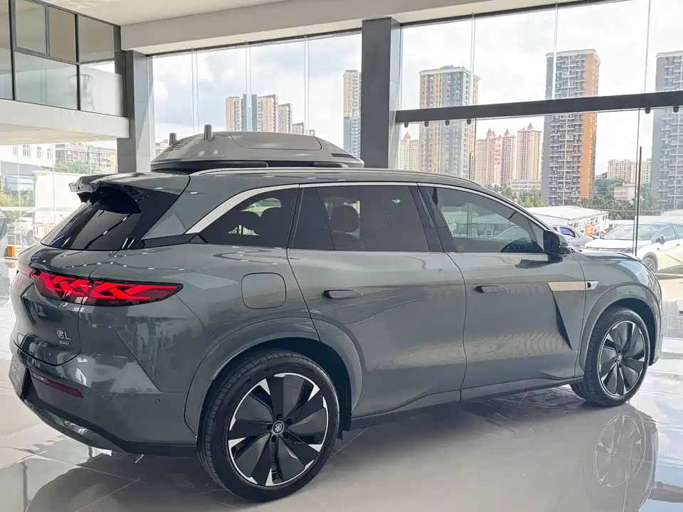 BYD Tang L