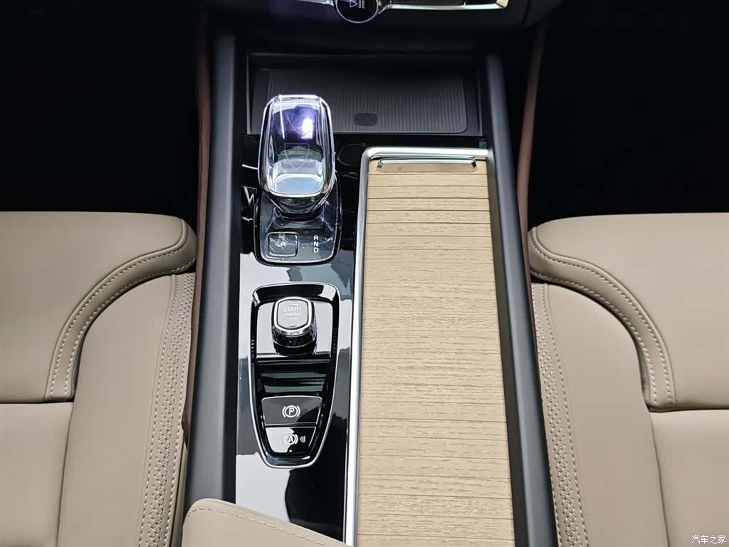 Volvo XC60, 2025 16