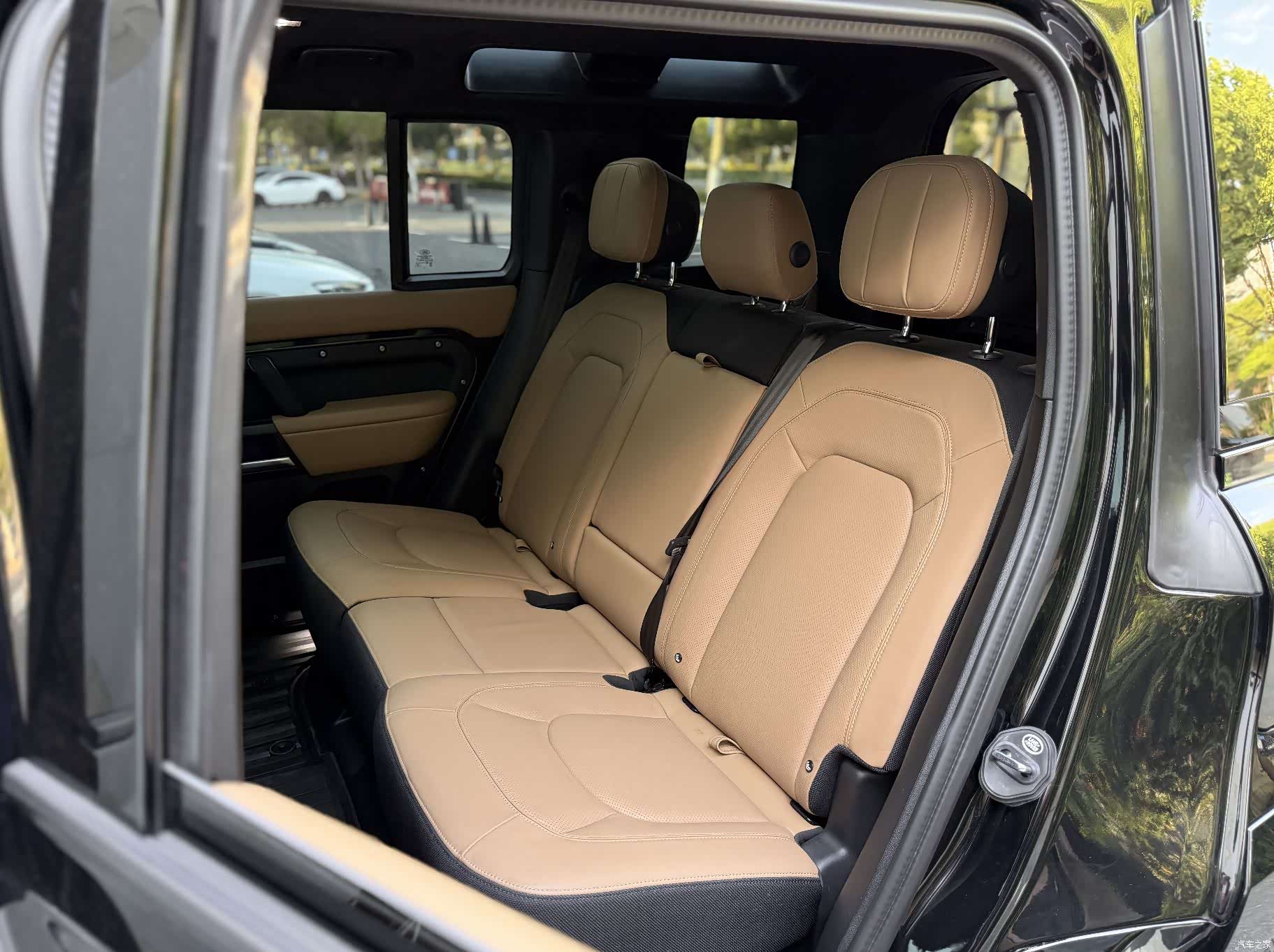 Land Rover Defender, 2025 13