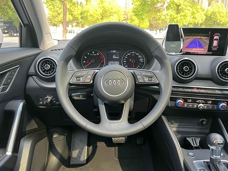 Audi Q2L