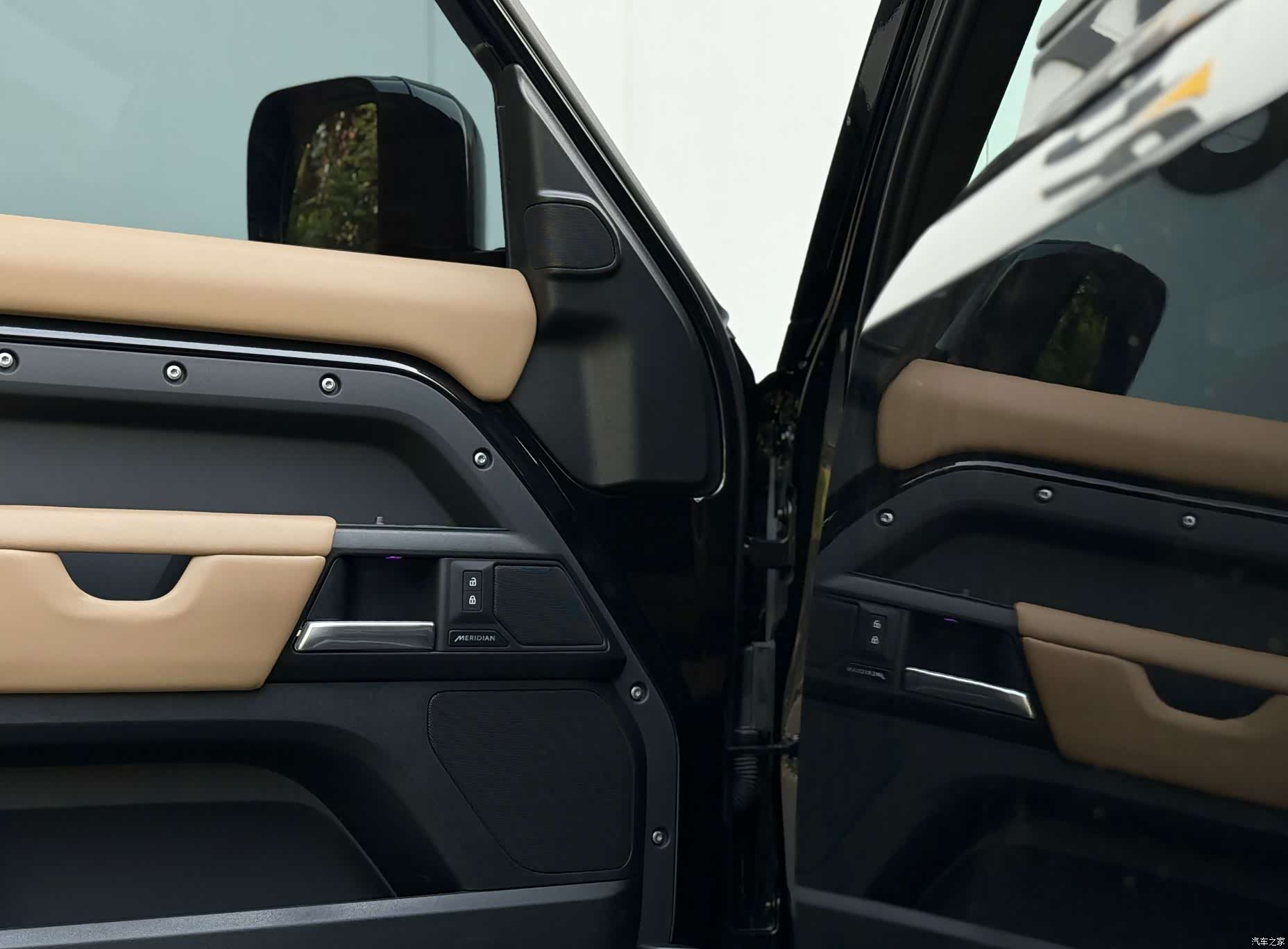 Land Rover Defender, 2025 15