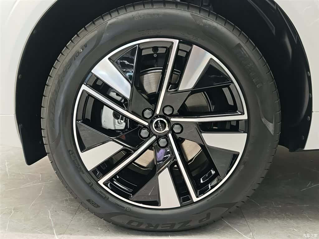 Volvo XC60, 2025 4