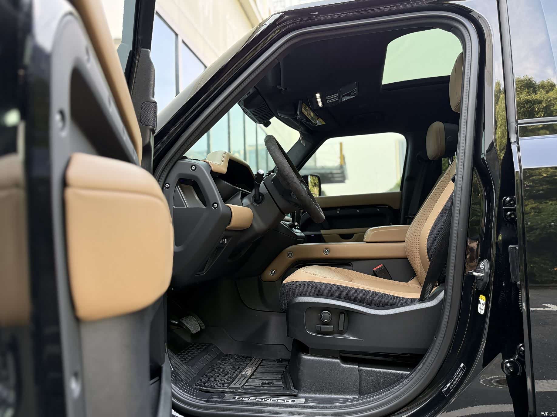 Land Rover Defender, 2025 12