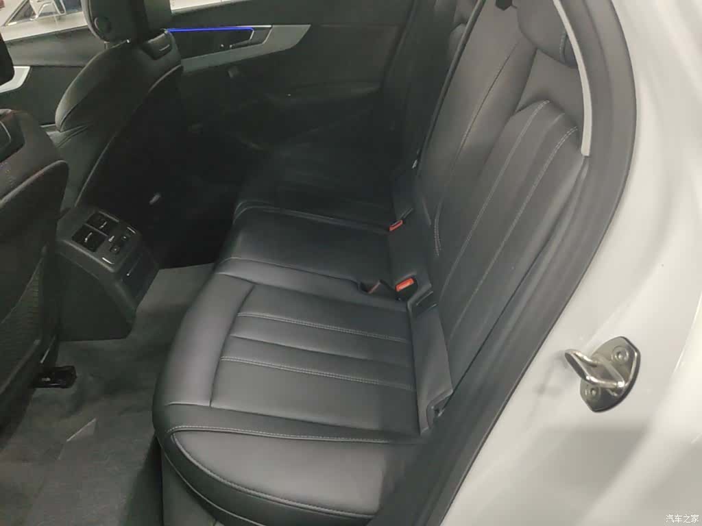 Audi A4L, 2022 13