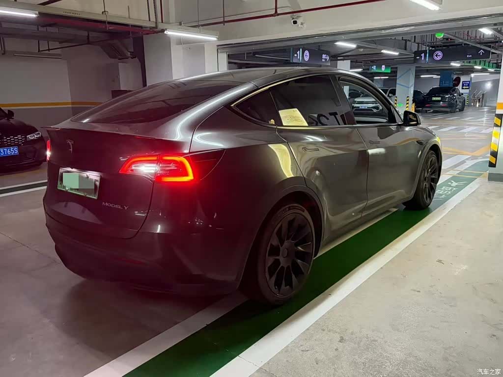 Tesla Model Y, 2022 3