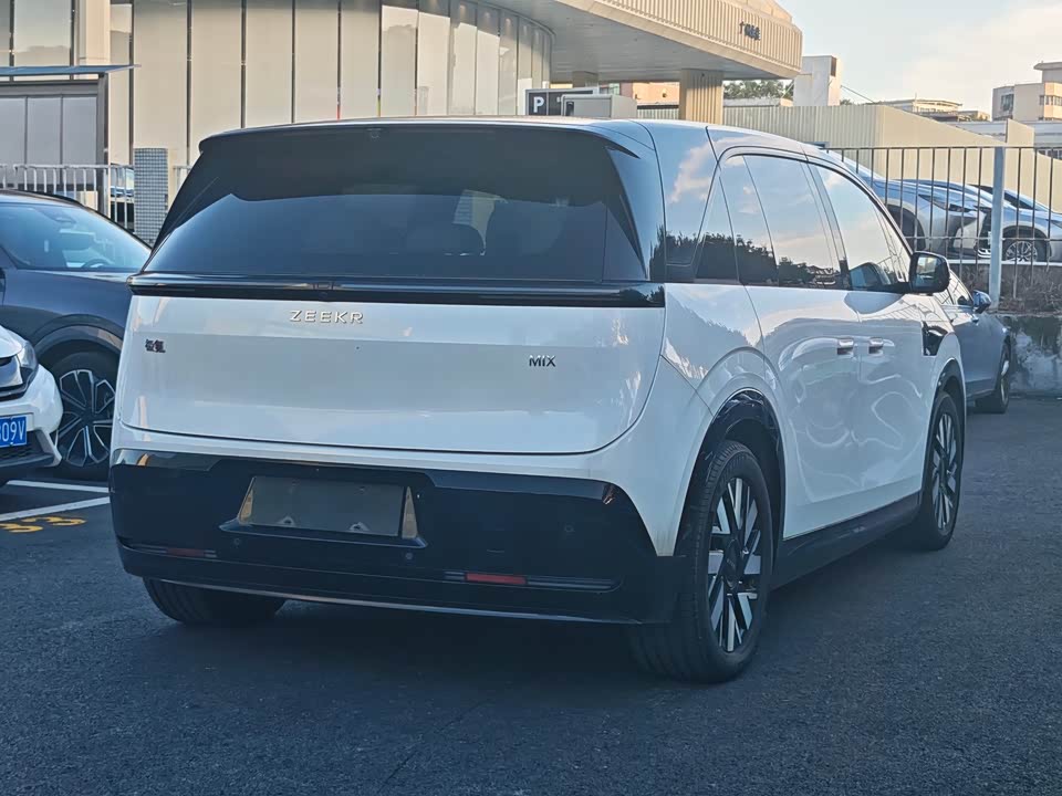 Zeekr MIX