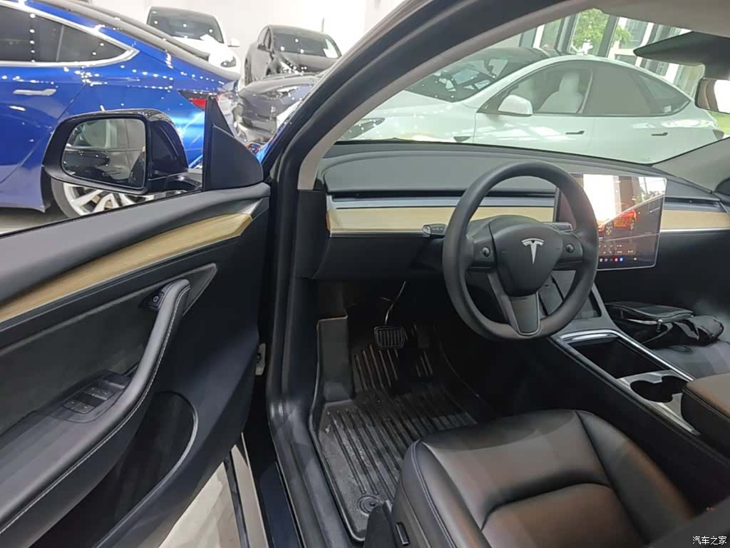 Tesla Model Y, 2022 16