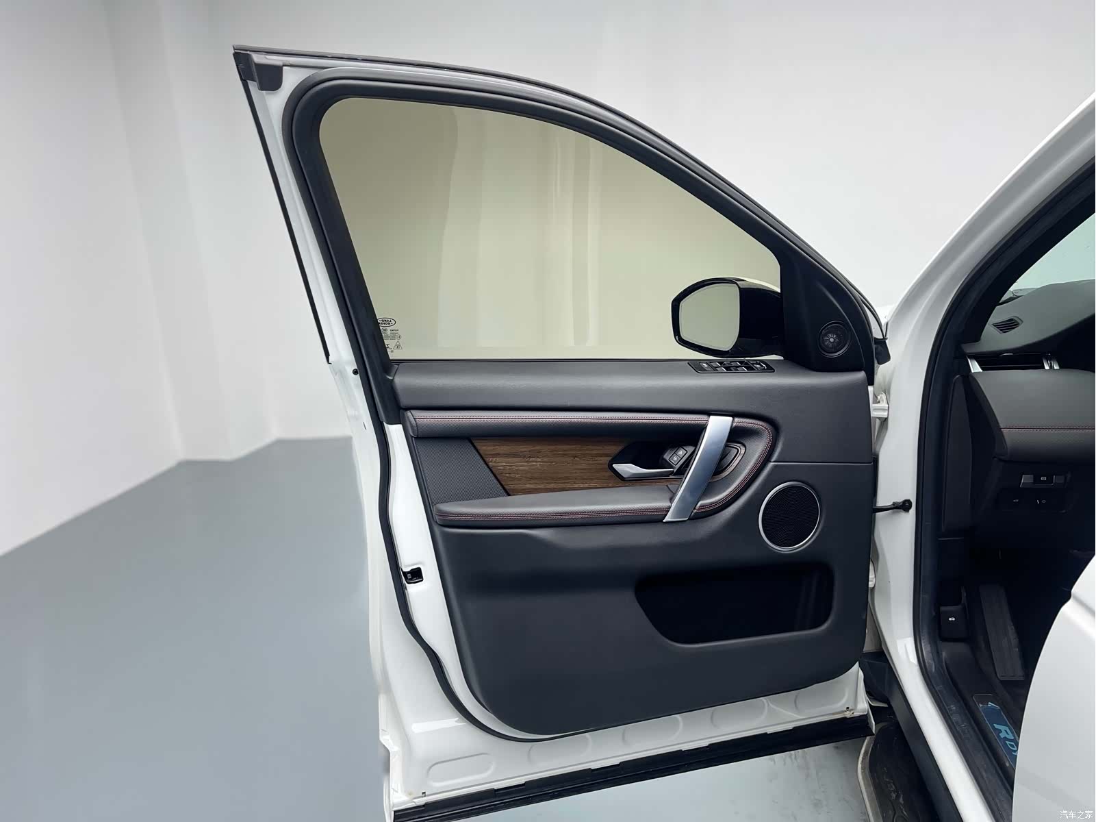 Land Rover Discovery, 2023 24