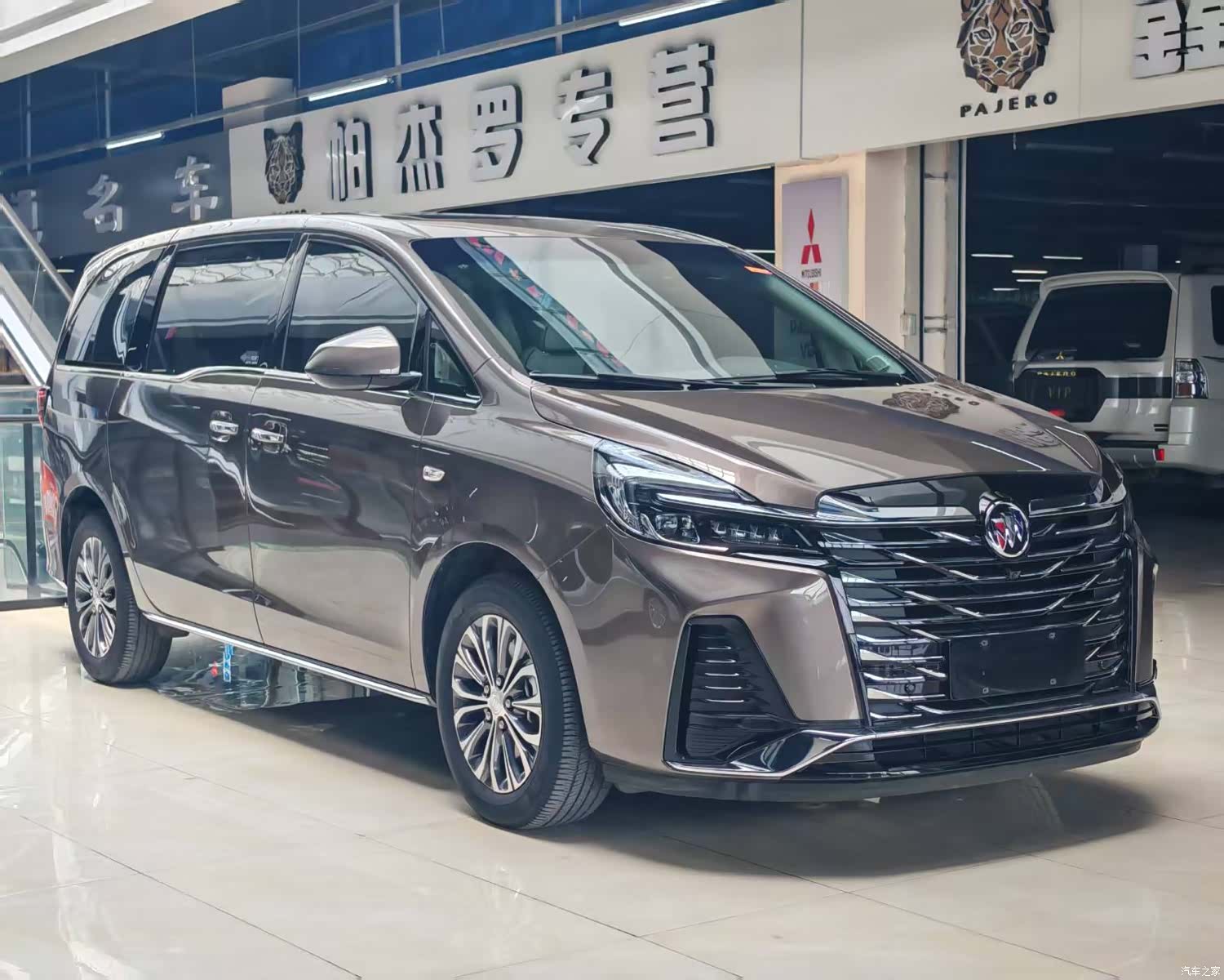 Buick GL8, 2022 3