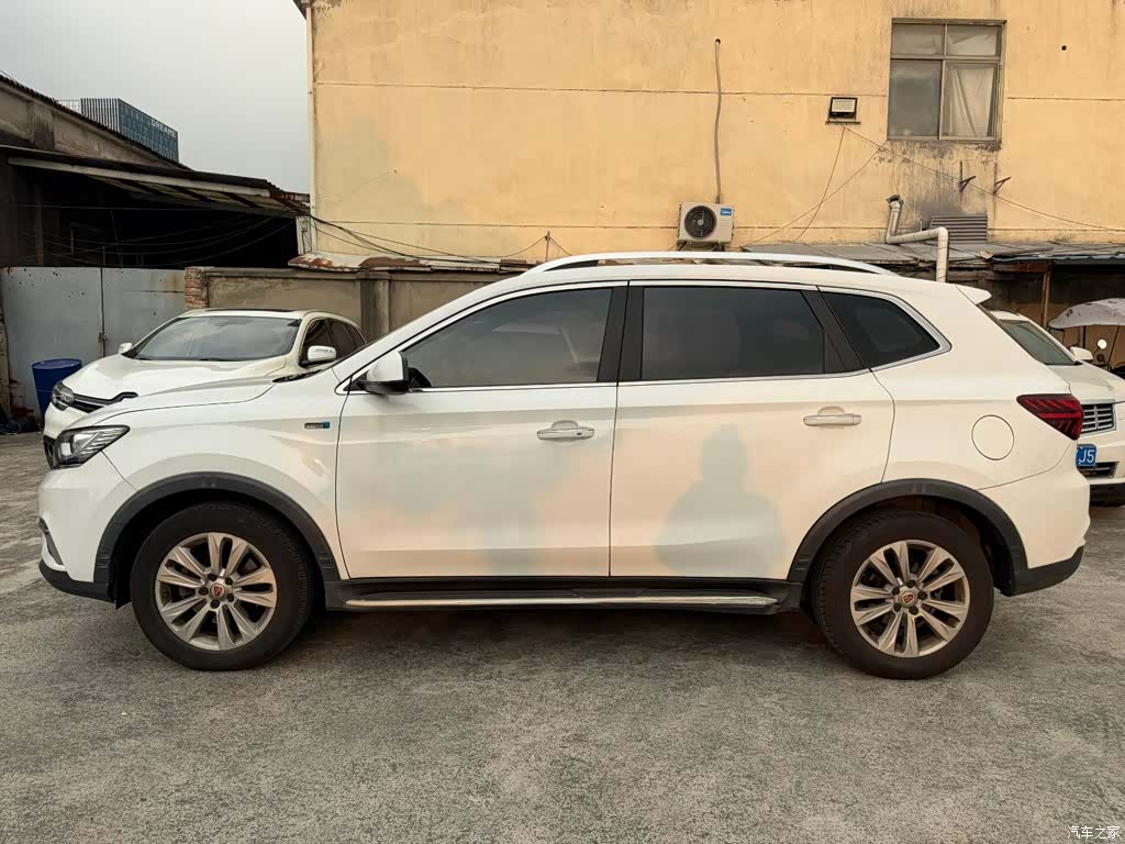 Roewe RX5, 2016 4