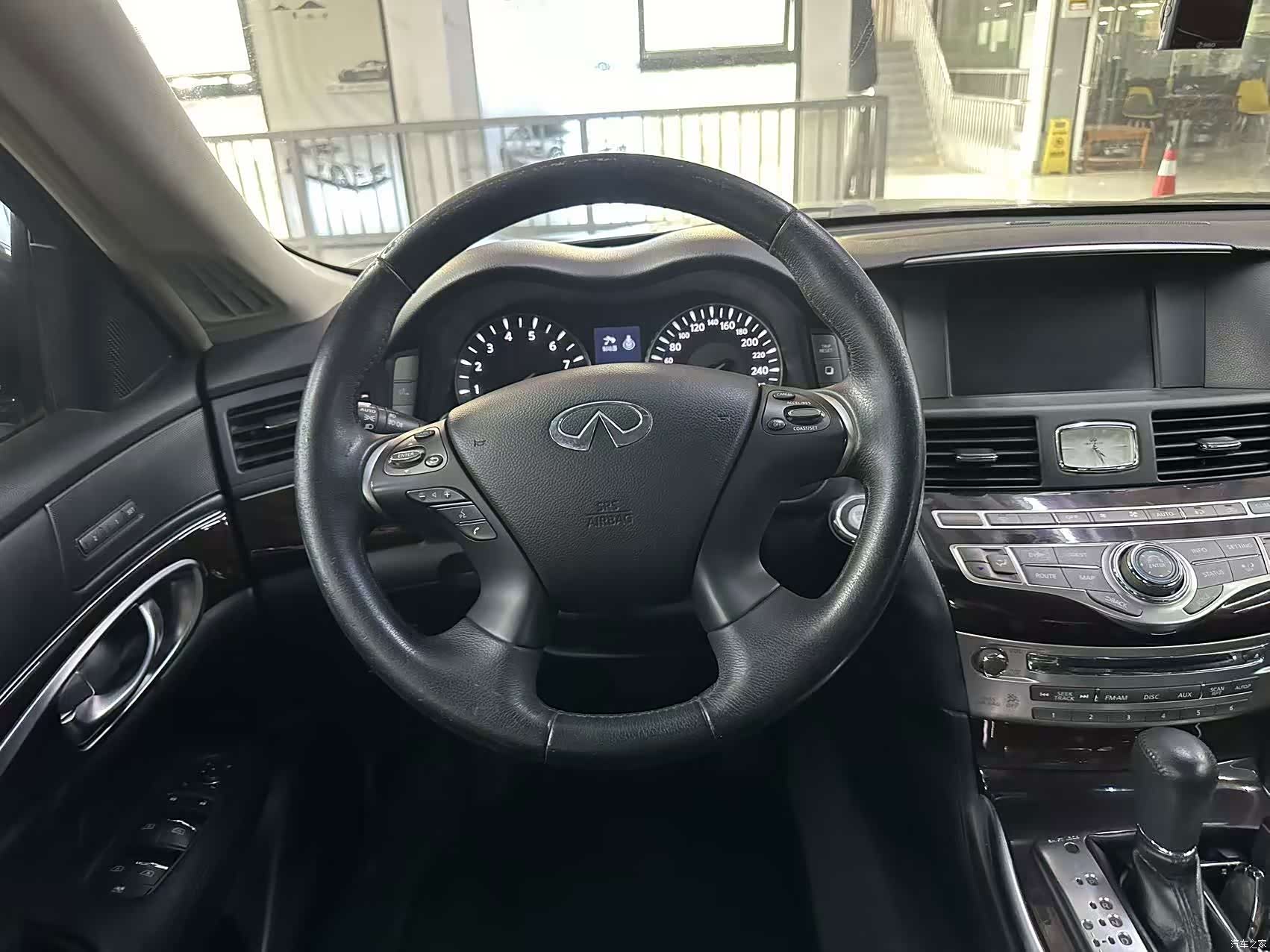 Infiniti Q70, 2012 9