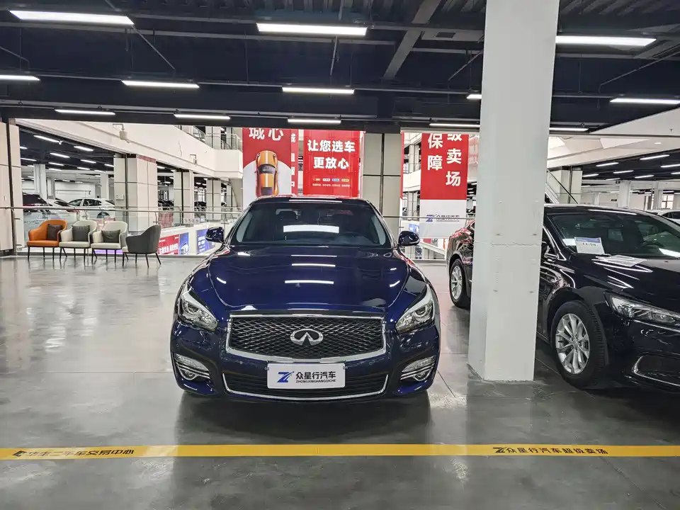 Infiniti Q70