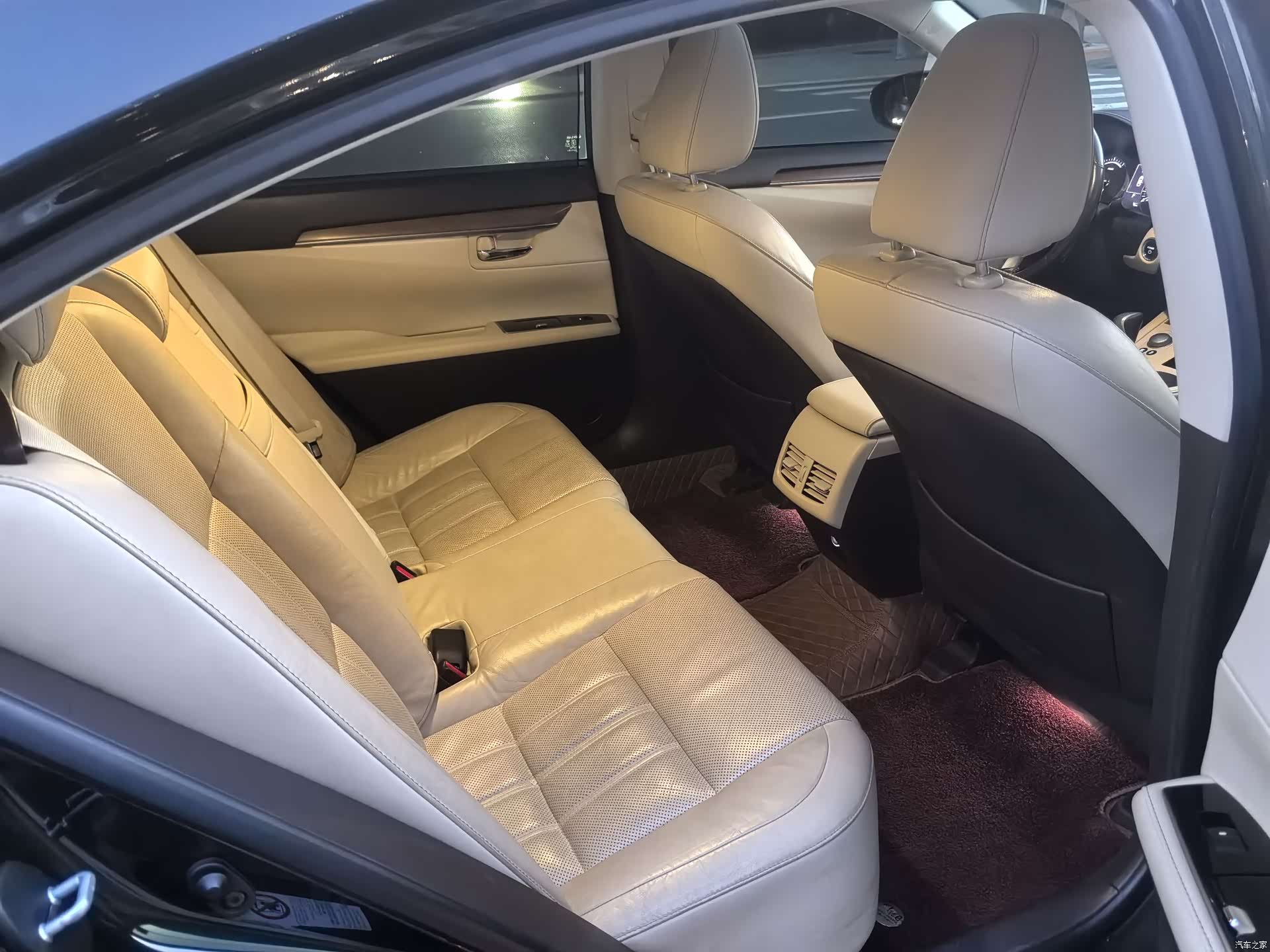 Lexus ES, 2015 13