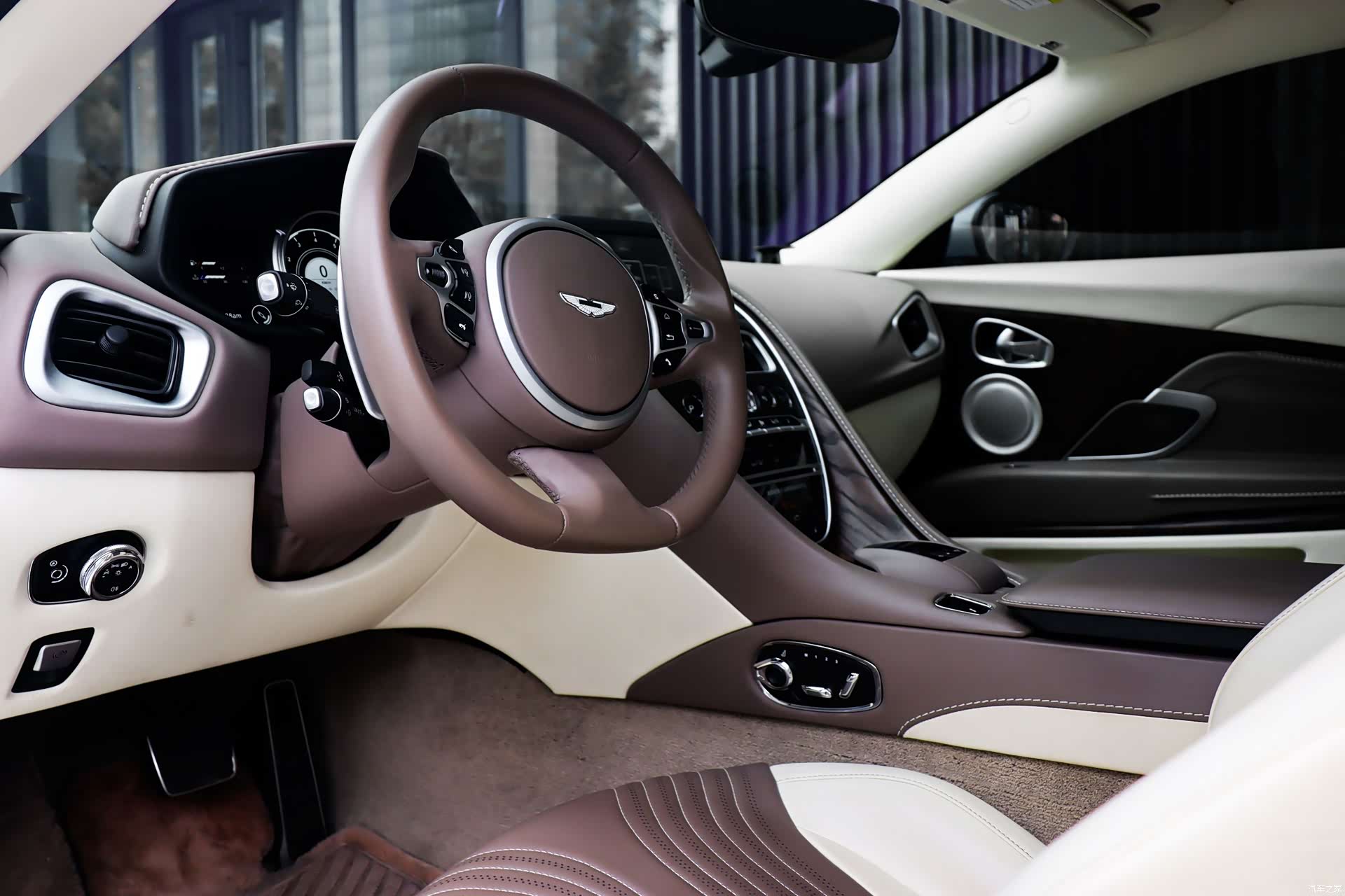Aston Martin DB11, 2018 13