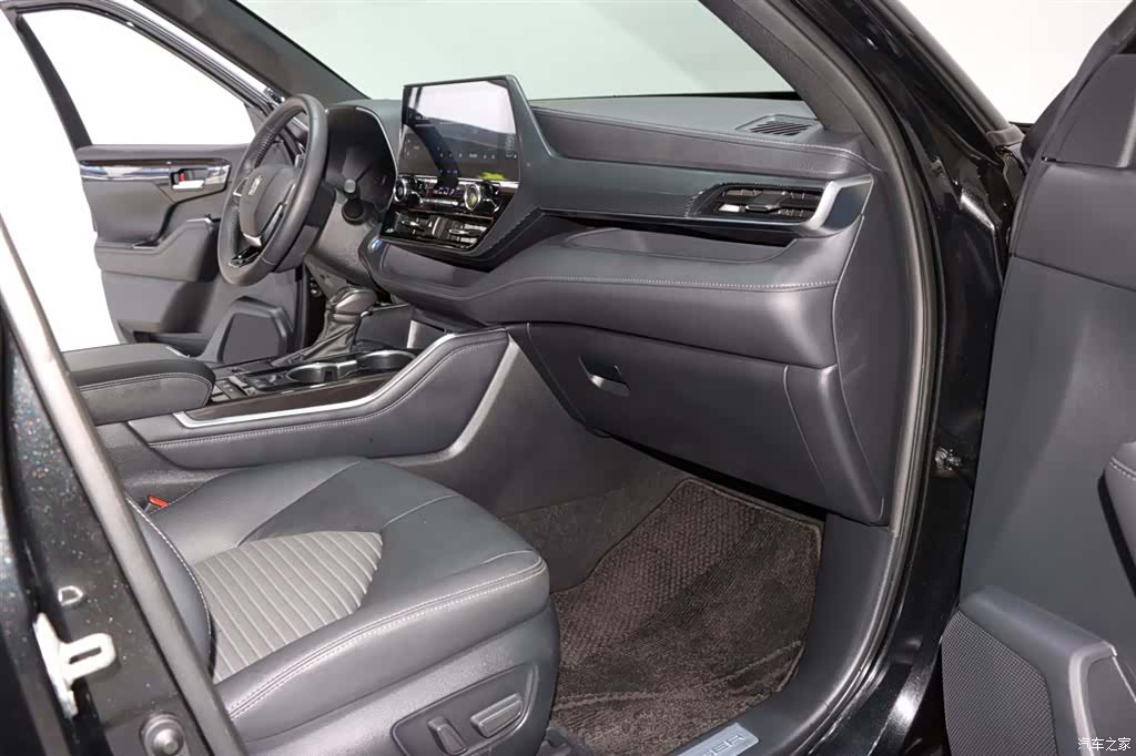 Toyota Crown, 2022 8