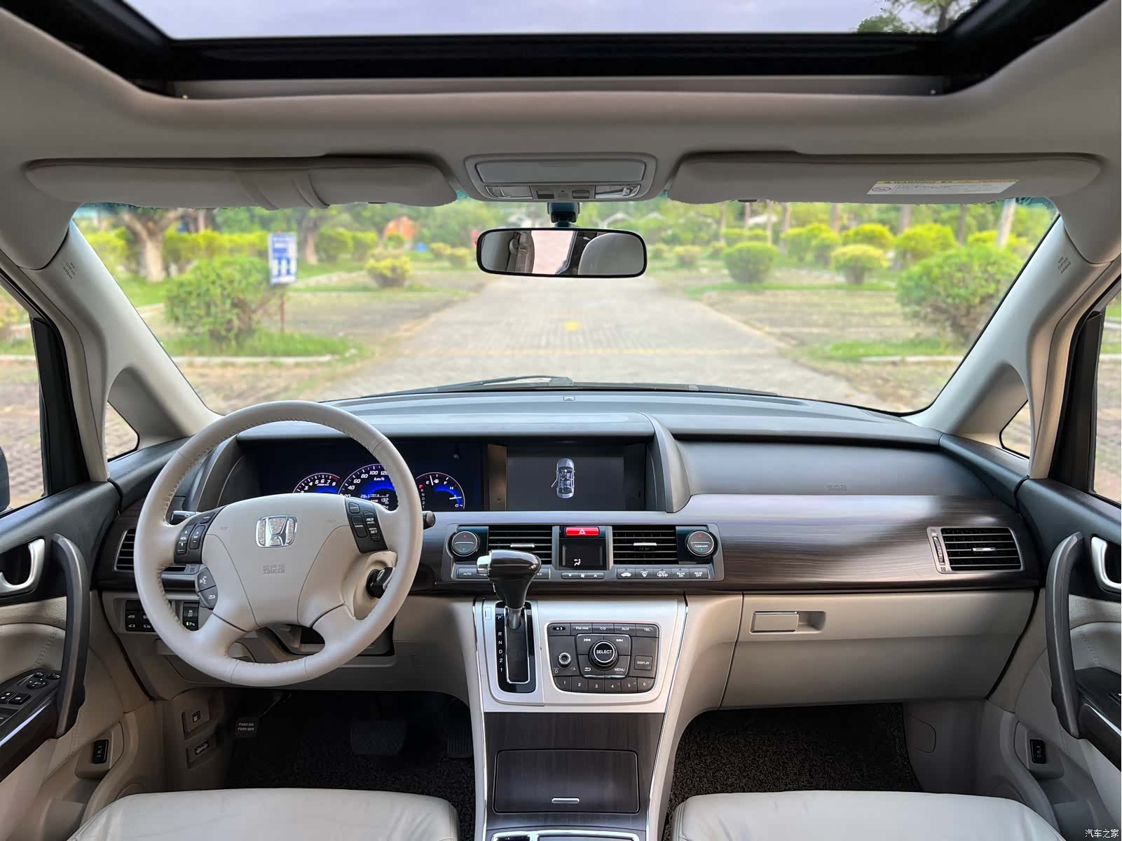 Honda Elysion, 2015 10