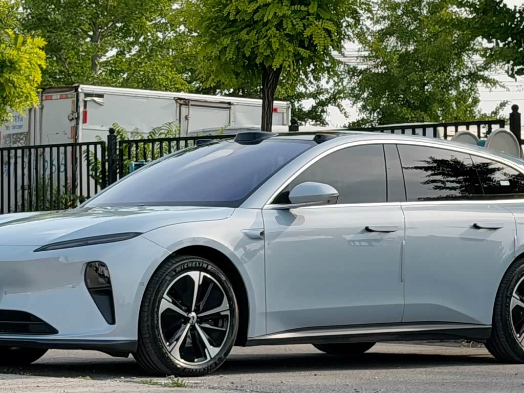 NIO ET5
