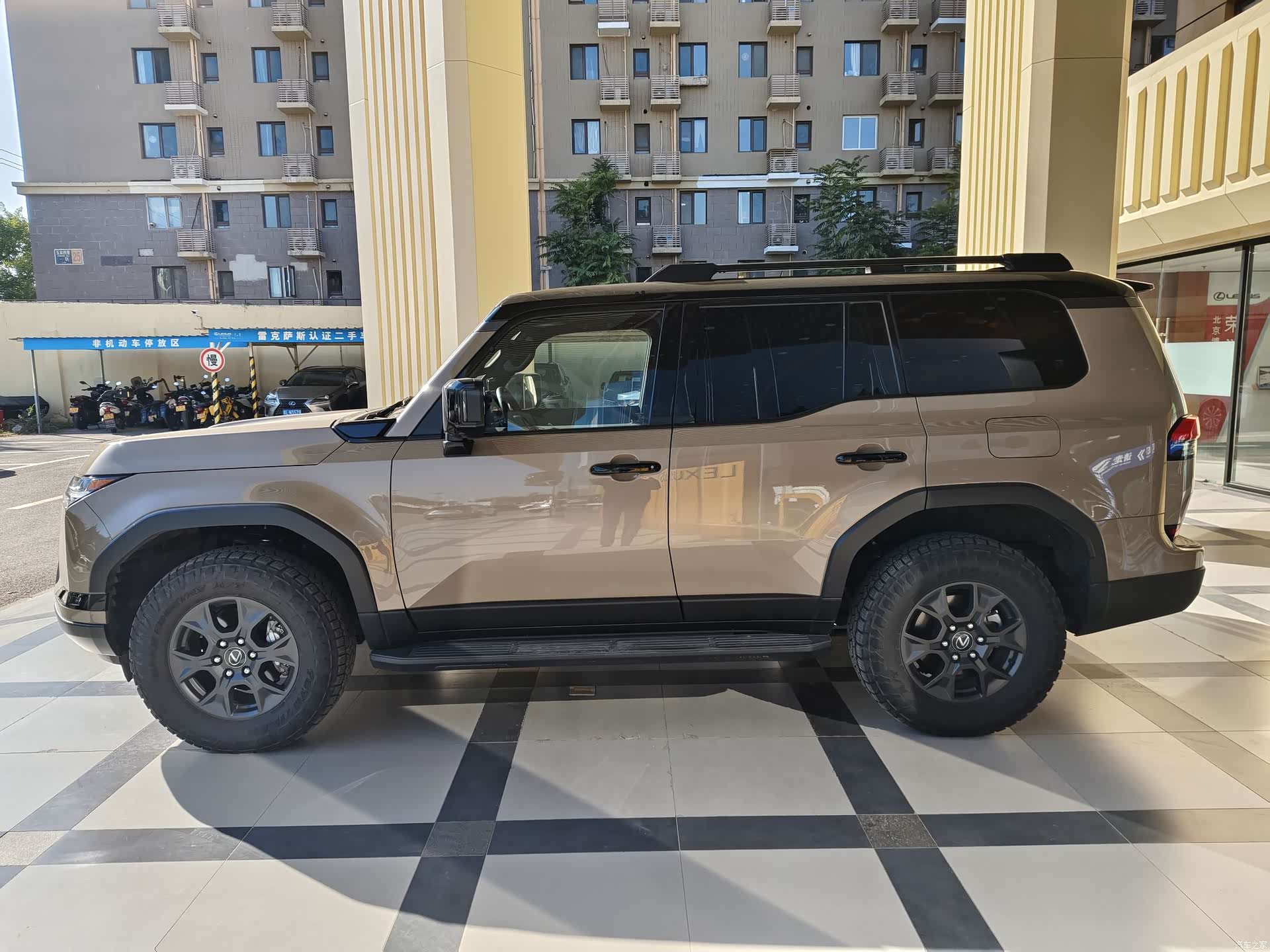 Lexus GX, 2025 3