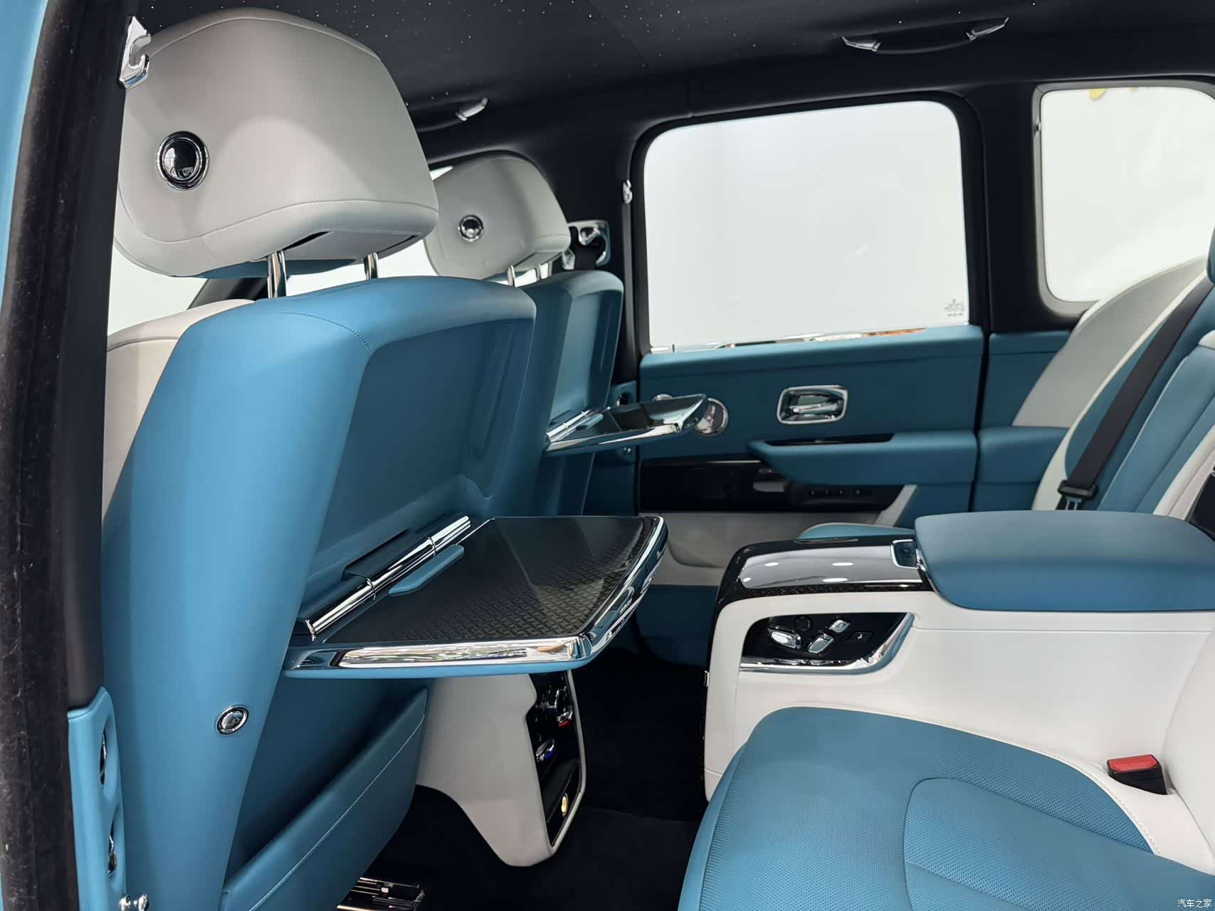 Rolls-Royce Cullinan, 2022 22