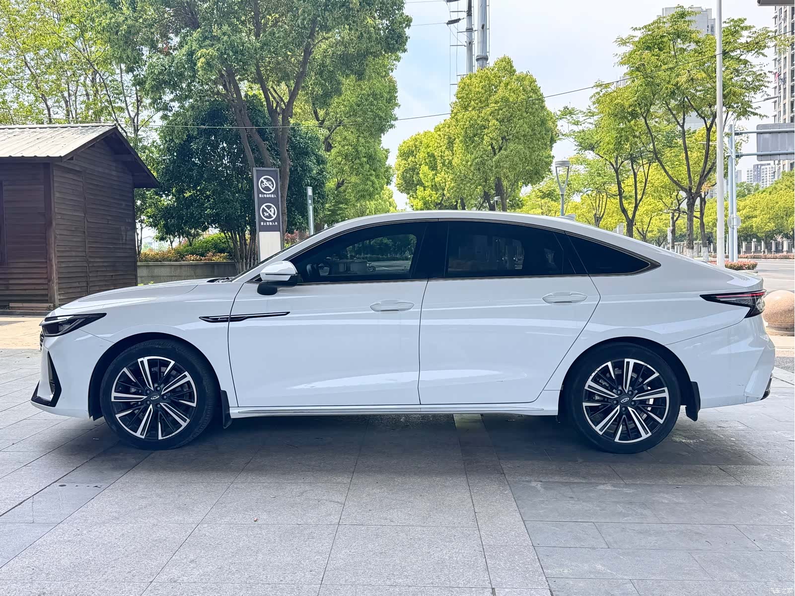 Chery Arrizo 8, 2022 4